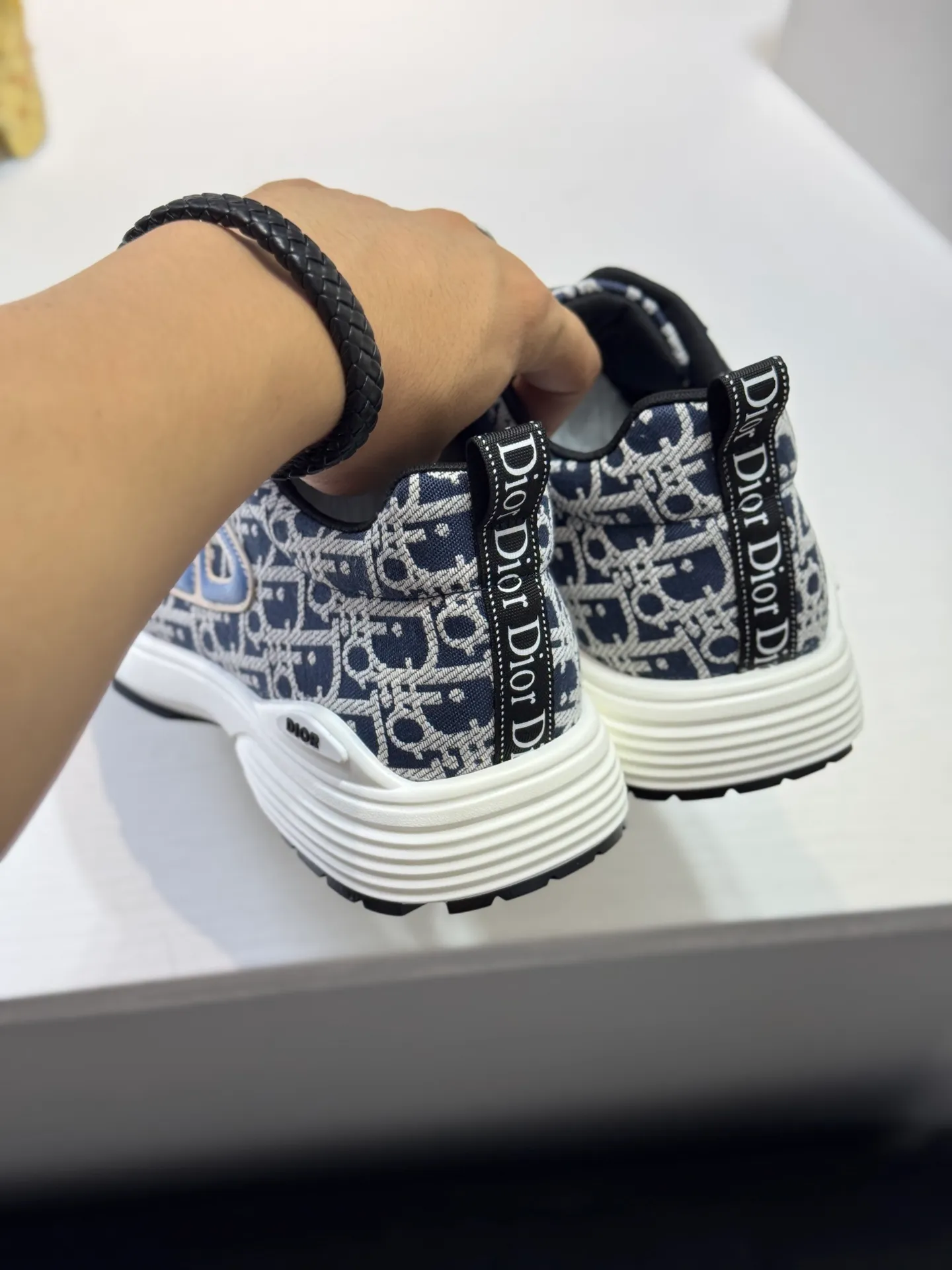 Men's shoes 💰420 [New style] 🏵️🏵️Original quality! Dior🔥Christan Dior (Dior) hot style [new style]⚠⚠️Top purchasing agent🔍🔍Men's HK counters are on sale simultaneously. Sole: The original sole is specially provided by the original factory. The exclusive movable molded sole is super comfortable. The original factory follows the order. 🔍🔍The high-quality multi-color splicing design is exquisite and unique, with canvas upper and mesh lining💪Details determine the quality. We only make shoes with care. You can go in and out of the counter at will. Welcome to compare🇮🇹Size: 38-44 (45 customized)